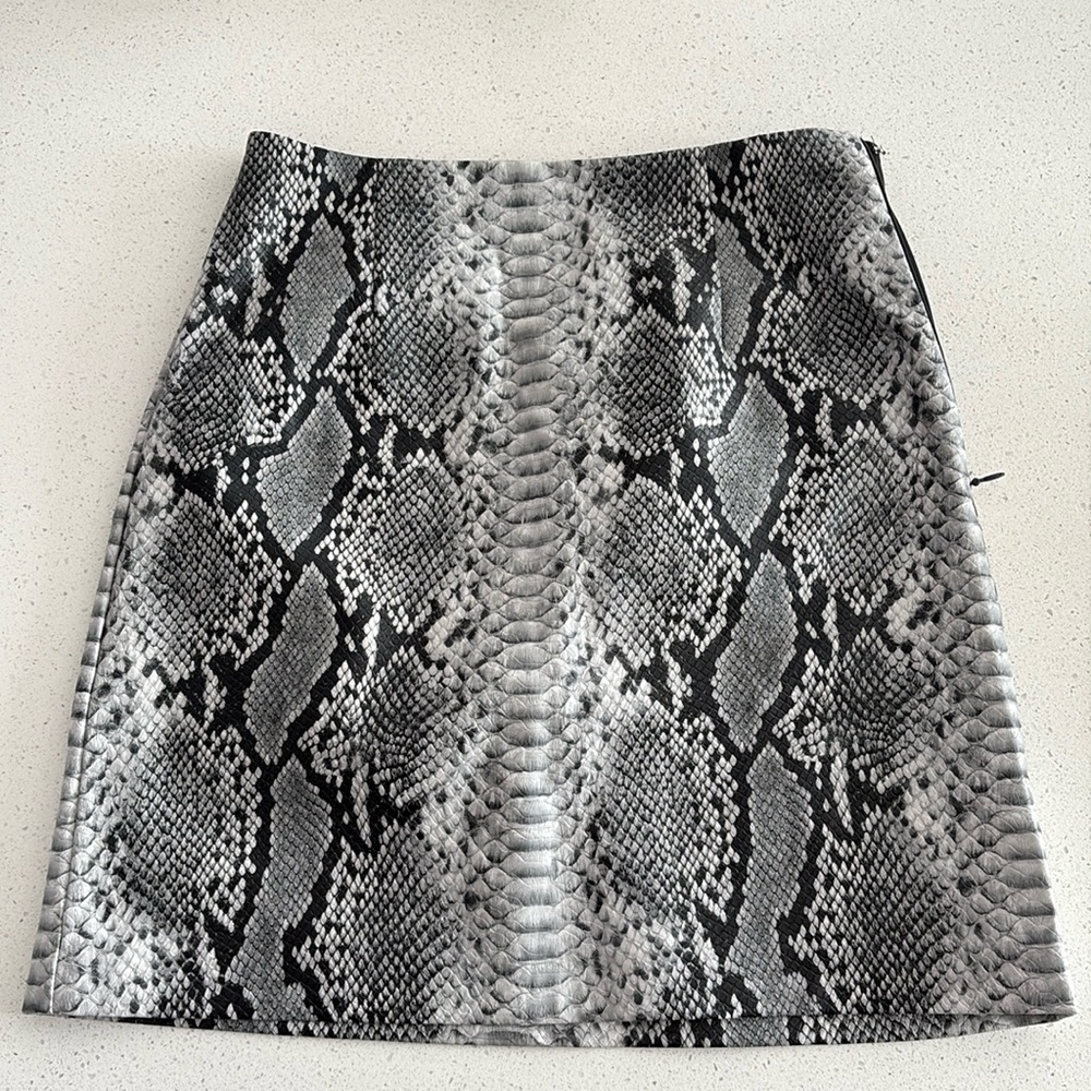 Dynamite Faux-Leather Gray Snake Print Mini-Skirt